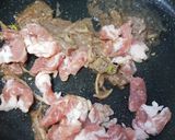 รูปขั้นตอนการทำที่ 1 ของ หมูผัดกระเจี๊ยบเขียว