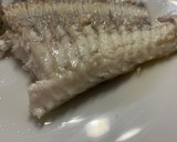 Foto del paso 3 de la receta: Rodaballo al horno con guindilla y ajo