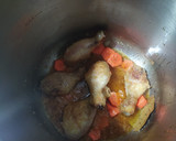 Foto del paso 4 de la receta: Pollo a la cerveza en olla rápida