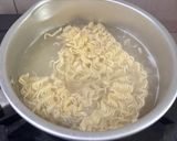 Foto langkah ke 2 dari resep Sosis Gulung Mie.
