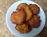 Foto langkah ke 2 dari resep Perkedel jagung parut.