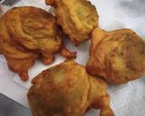 A picture of step 8 of Vada pav with dry chutney.