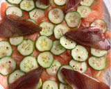 Foto del paso 4 de la receta: Carpaccio de tomate con mojama y caviaroli de guindilla