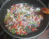 Foto del paso 4 de la receta: Habichuelas compuestas con carne de cochino, papas fritas y huevo duro