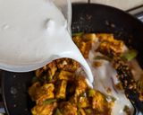Foto langkah ke 3 dari resep Red Thai Curry Chicken.