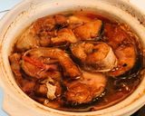 A picture of step 5 of Caramelized Catfish with Galangal (Cá kho riềng).
