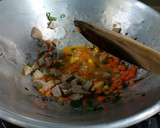 Foto langkah ke 4 dari resep Nasi Goreng Mentega Wortel.