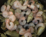 Foto del paso 4 de la receta: Alcachofas con gulas, gambas y jamón