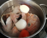 Foto del paso 2 de la receta: Suquet de gallineta con cigalas, nécoras y arroz jazmín al perfume (y sabor) de anís estrellado
