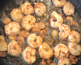 Foto del paso 3 de la receta: Langostinos al ajillo con cayena