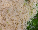A picture of step 7 of Spinach Pesto Magic Noodles.