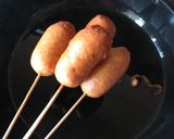A picture of step 4 of Mini corndogs.