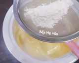Hình bước làm 2 của món Bánh bông lan cupcake kem tươi