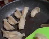 Foto langkah ke 5 dari resep Gyoza mudah.