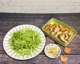 芹菜炒素肉的食譜步驟1照片