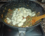 Foto del paso 3 de la receta: Ñoquis con pisto y espárragos