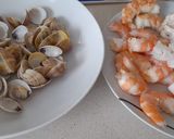 Foto del paso 2 de la receta: Gazpachuelo malagueño con marisco y lactonesa