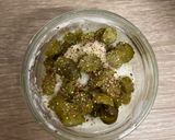 Foto del paso 4 de la receta Ensalada fresca con salsa yogur de pepinillos casera