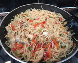 Foto del paso 8 de la receta: Tallarines con pollo y verduras
