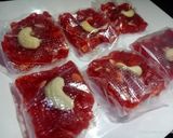 A picture of step 8 of Karachi Halwa.