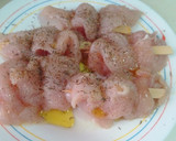 Foto del paso 1 de la receta: Rizos de pollo macerados con hierbas