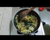 A picture of step 2 of लहसुनी राइस.