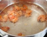 Hình bước làm 1 của món Canh Cải Brussels Củ Dền Tôm Khô