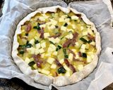 Foto del paso 8 de la receta: Pizza rústica de jamón serrano, patatas y calabacín