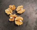क्रिस्पी वालनट तिखट (crispy walnut tikhat recipe in Hindi) रेसिपी चरण 1 फोटो