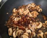 Foto del paso 5 de la receta: Pechuga con almendra y dátiles en salsa sojaperrins