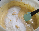 Foto del paso 3 de la receta: Budín húmedo de coco y chips de chocolate
