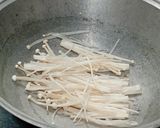Foto langkah ke 2 dari resep Bayam Enoki ala Subi 😍.