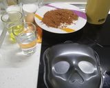 Foto del paso 1 de la receta: Tarta con Calavera de chocolate tenebrosa!!! 🦇🎃🎃🎃👻