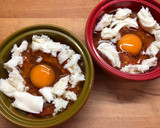 Foto del paso 2 de la receta: Cazuelitas de tomate y huevo gratinadas