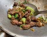 รูปขั้นตอนการทำที่ 3 ของ เครื่องในไก่ผัดขิง