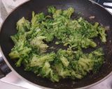 Foto del passaggio 1 della ricetta Orecchiette con i broccoli