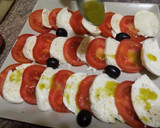 Foto del paso 5 de la receta: Ensalada de tomate y mozzarella (caprese)
