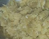 A picture of step 2 of Lauki halwa.