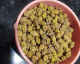 A picture of step 1 of Kala chana masala.