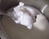 A picture of step 2 of Pineapple milk shake.