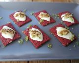 Foto del paso 3 de la receta: Biscuit de remolacha con queso camembert y nueces