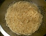 Foto del paso 6 de la receta Espaguetis con virgen extra ajos y cebolletas
