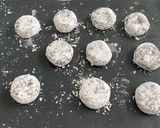 A picture of step 3 of Crinkle Chocolate Cookies.