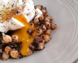 Foto del paso 6 de la receta: Garbanzos salteados con morcilla y huevo poché