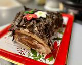 Foto del paso 11 de la receta Tronco de Navidad 🎄🎁 relleno de nata y praliné de avellanas y chocolate sin lactosa