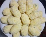 Foto langkah ke 5 dari resep Cheesy Potato Rice Balls.