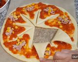Une image de l'étape 3 de Pizza revisitée avec une pâte moelleuse.