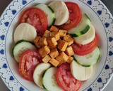 Foto del paso 4 de la receta: Ensalada plato completo de pepino, tomate, mozzarella, tofu al pimentón, enriquecida con gomashio 🥗