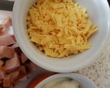A picture of step 3 of My Smoked Sausage and smoked cheese Pasta.😊.