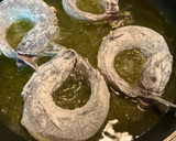 Foto del paso 2 de la receta: Pescadillas fritas como las ha hecho siempre “La Bis”